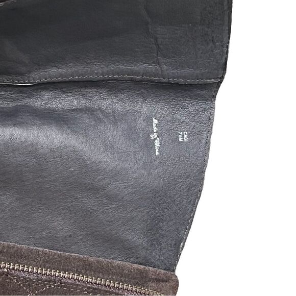 Donald
J. Pliner Cadi Brown Suede Wedge Boots, Size 7.5 - Picture 4 of 8